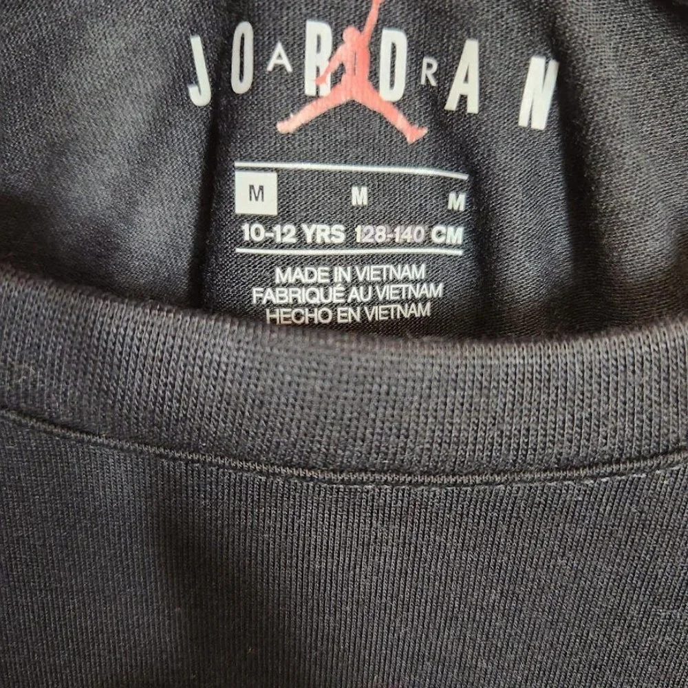NWT Jordan Big Kids' T-Shirt in‎ Black Size Medium